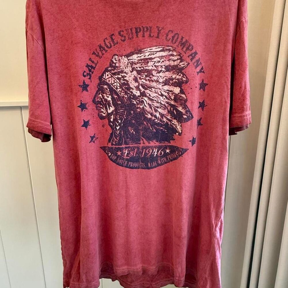 Salvage Men's Red and Pink T-shirt